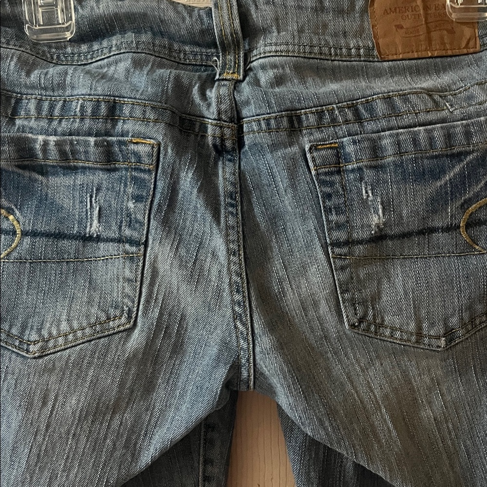 American Eagle women’s Distressed Blue Jeans - Picture 3 of 7